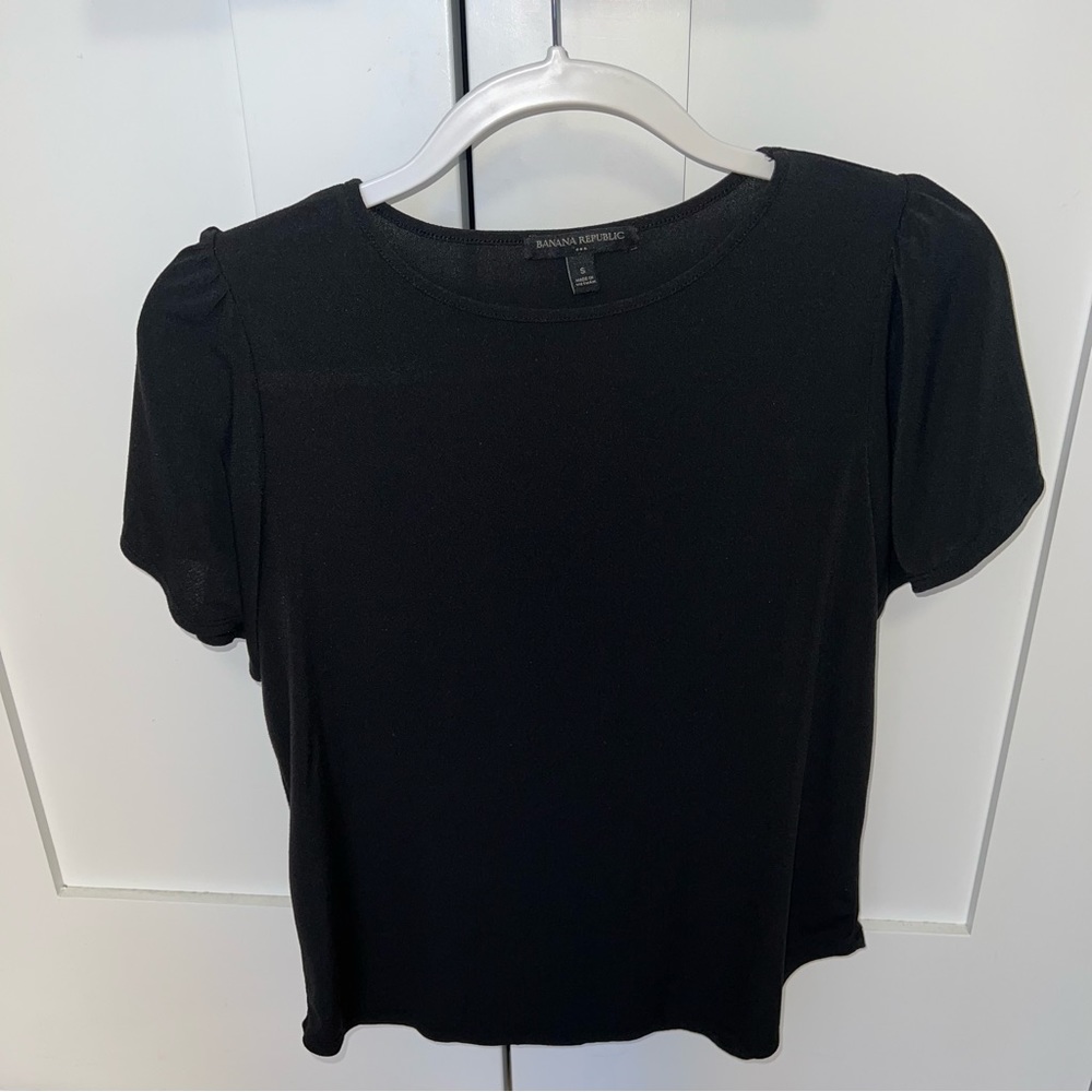 Black short sleeve blouse great for work from banana republic